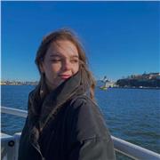 Hola! Soy Anna. Soy estudiante de Bellas Artes en la universidad de Málaga. Tengo conocimientos desde primaria hasta primero de carrera. Al no dejar de formarme nunca dejo de aprender y eso también lo plasmo en mis enseñanzas. Soy una mujer educada, respo